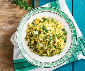 Arroz com bacalhau, ovo e salsa