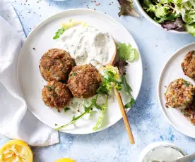 Falafel de judías blancas y chía con salsa de yogur y limón