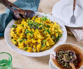 Fusilli mit Kürbis-Curry-Sauce