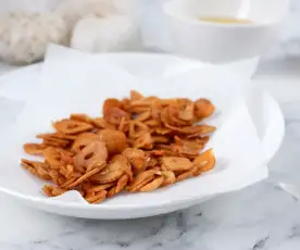 Bawang Putih Goreng dan Minyak Bawang Putih (Crispy Garlic Slices and Garlic Oil)