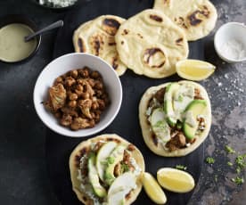 Naanbrote mit Blumenkohl, Feta-Minz-Dip und Matcha-Tahini