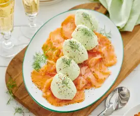 Gurkenmousse zu gebeiztem Lachs