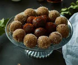 Bis di tartufini: pandoro e pistacchio; cioccolato e amaretti