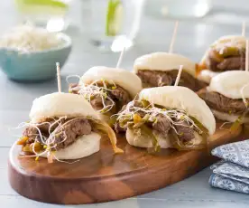 Minibao buns de ternera con pimientos