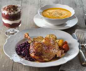 Menü: Karotten-Ingwer-Suppe; Gefüllte Gans mit Rotkraut und Schwarzwälderkirsch-Dessert