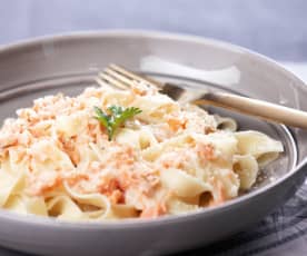 Tagliatelle com salmão