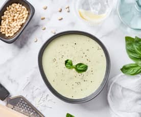 Crema fría de albahaca y piñones