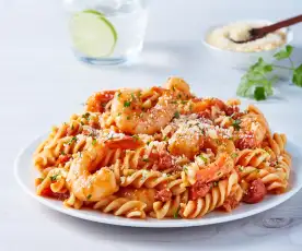 Pasta con camarones y chorizo