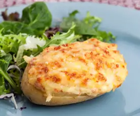 Patatas rellenas de gambas