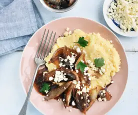 Polenta, oignons confits et chèvre doux