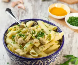 Penne aromatiche con pollo e asparagi