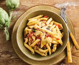 Penne com alcachofra e tomate