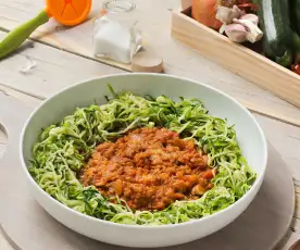 Zoodles con boloñesa rápida de lentejas