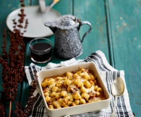 Gnocchi de batata com bacon, tomate e mozarela