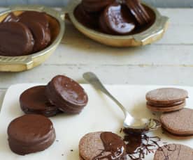 Alfajores con baño de chocolate