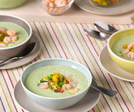 Sopa fría de aguacate con gambas