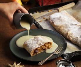 Birnenstrudel mit Vanillesauce (vegan)