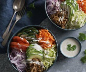 Buddha Bowl mit Pulled Chicken