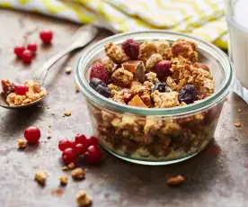 Granola aux fruits et noix de coco