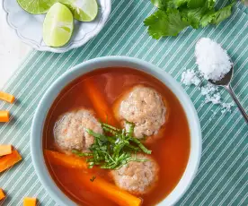 Sopa de albóndigas