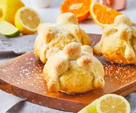 Pan de muerto con cítricos