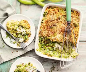 Gratin de printemps merlu, petits pois et fèves, sauce aux herbes