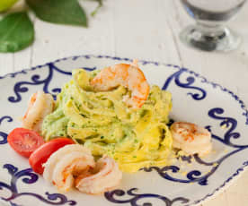 Tagliatelle di mais e riso con gamberi e pesto di zucchine (senza glutine)