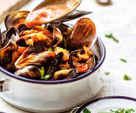 Mussels in Spicy Tomato Sauce