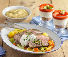 Menü: Tafelspitz mit Semmelkren und Schnittlauchsauce; Mascarpone-Erdbeerdessert