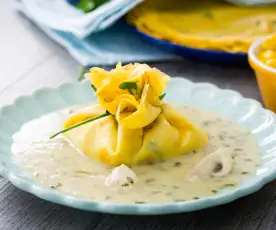 Crêpes de maíz dulce rellenas de pescado con champiñones