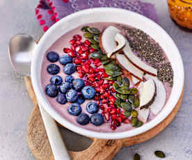 Granatapfel-Smoothie Bowl mit Chiasamen