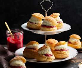 Craquelin choux puffs with raspberry and white chocolate filling