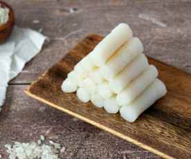 Garaetteok (Korean rice cake)