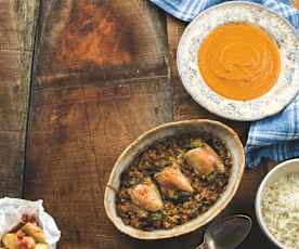 Creme de legumes, coxas de frango recheadas, arroz e maçãs ao vapor