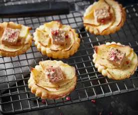 Tartelettes fines aux pommes et foie gras