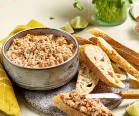 Rillettes de maquereau, tomates confites et coriandre