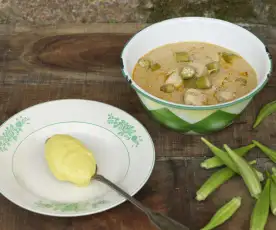 Muamba de ginguba com galinha e funje de milho