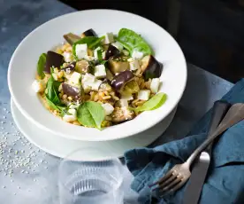 Salade d'aubergines au blé et à la feta