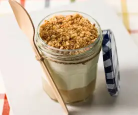 Puré de fruta con yogur y cereal