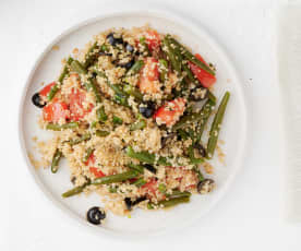 Salată cu quinoa și fasole verde