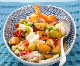 Salade aux calamars, crevettes et moules