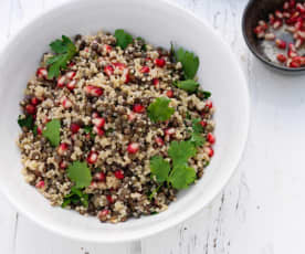 Ensalada templada de mijo, lentejas y granada