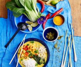 Laksa de camarão e frango