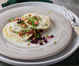 Wildschwein-Ravioli mit Specksauce