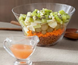 Ensalada de frutas con trigo y zanahoria