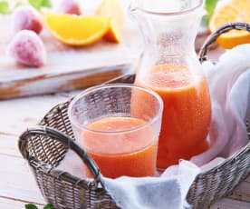 芒果鲜橙草莓果汁