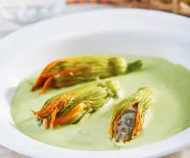 Flor de calabaza rellenas de mousse de huitlacoche