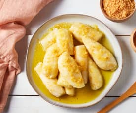 Yuca con Mojo (Yuca with Garlic Sauce)