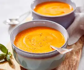 Möhren-Tomaten-Cremesuppe