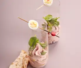 Mousse de jambon, épinards et œuf de caille